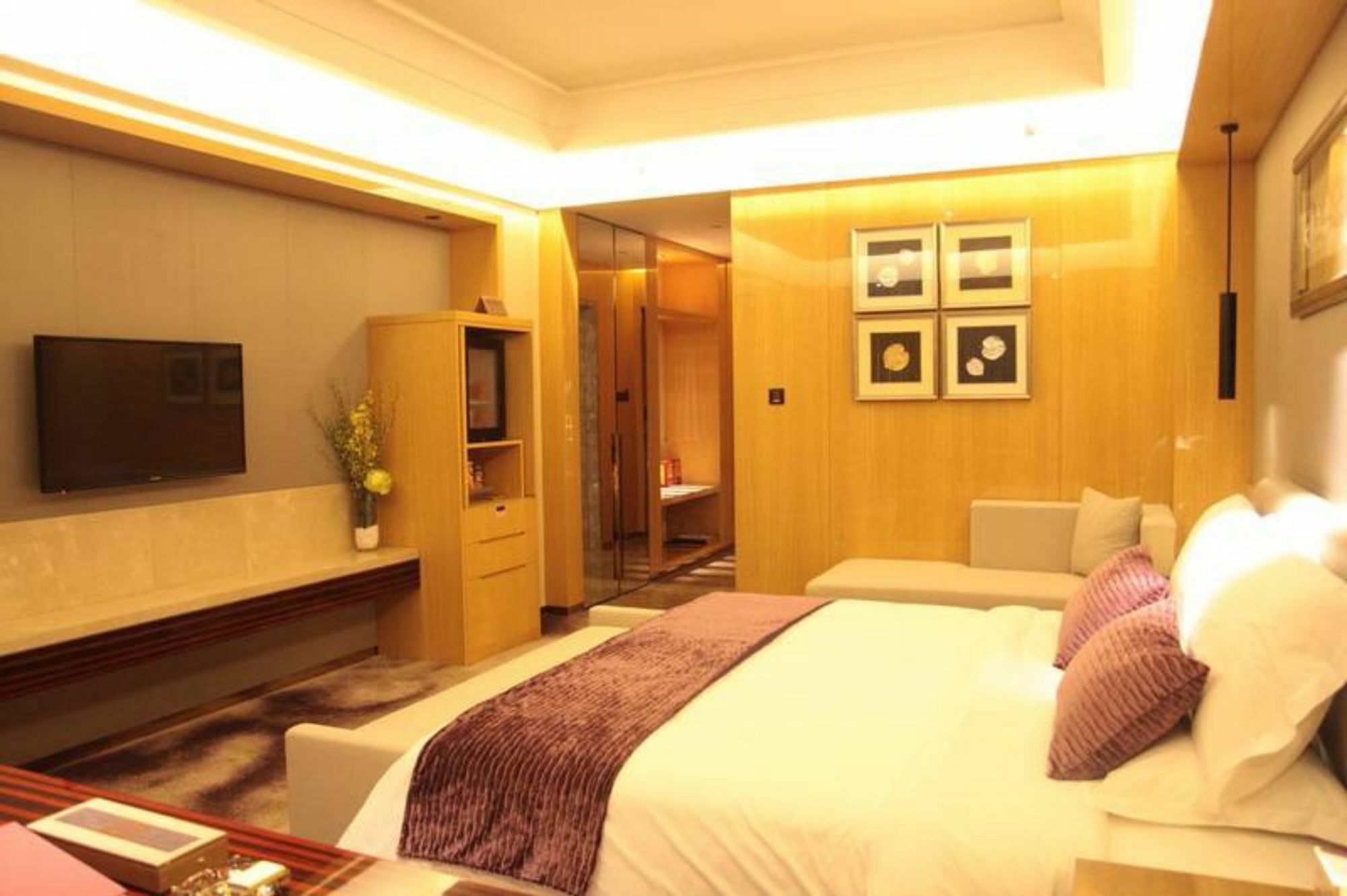 Swan Lake Recreation Hotel Foshan Exterior photo