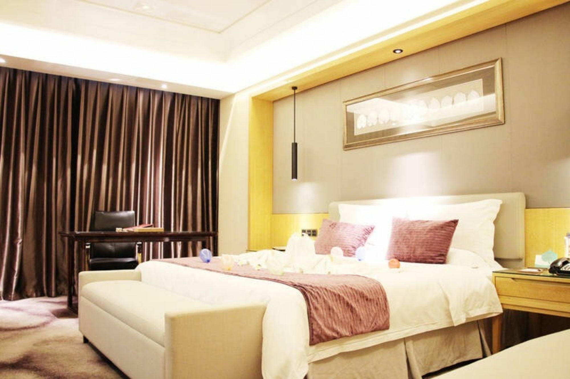 Swan Lake Recreation Hotel Foshan Exterior photo