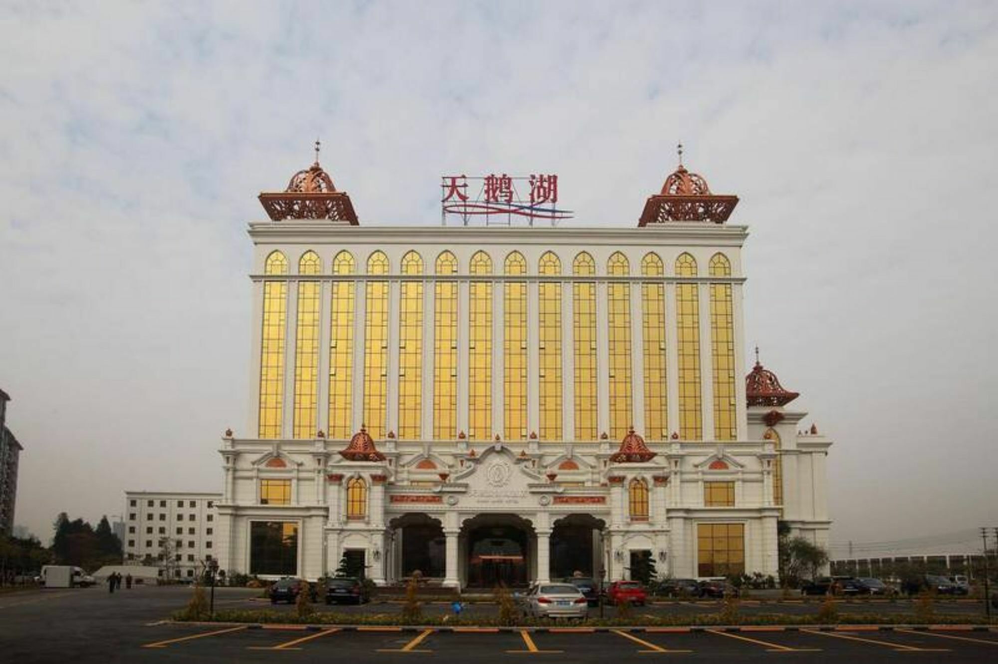 Swan Lake Recreation Hotel Foshan Exterior photo