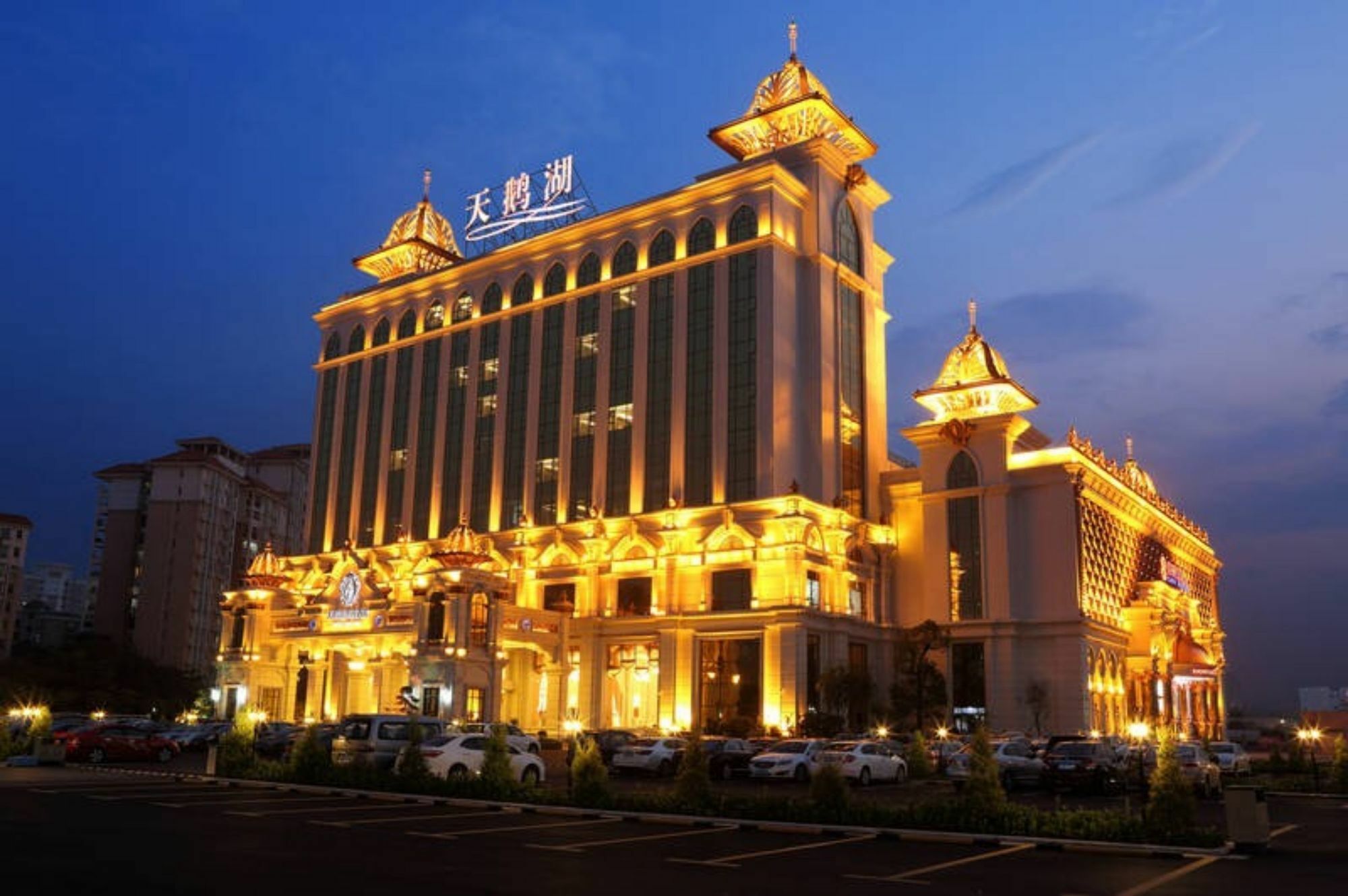 Swan Lake Recreation Hotel Foshan Exterior photo