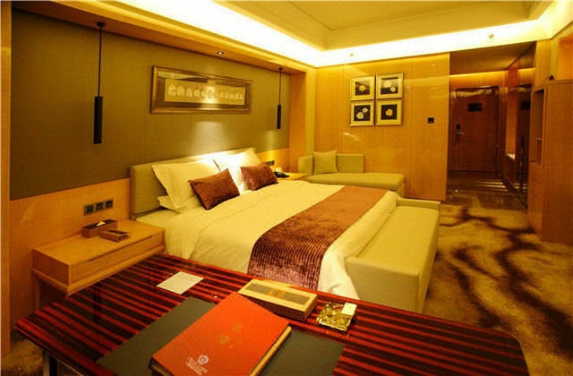 Swan Lake Recreation Hotel Foshan Exterior photo